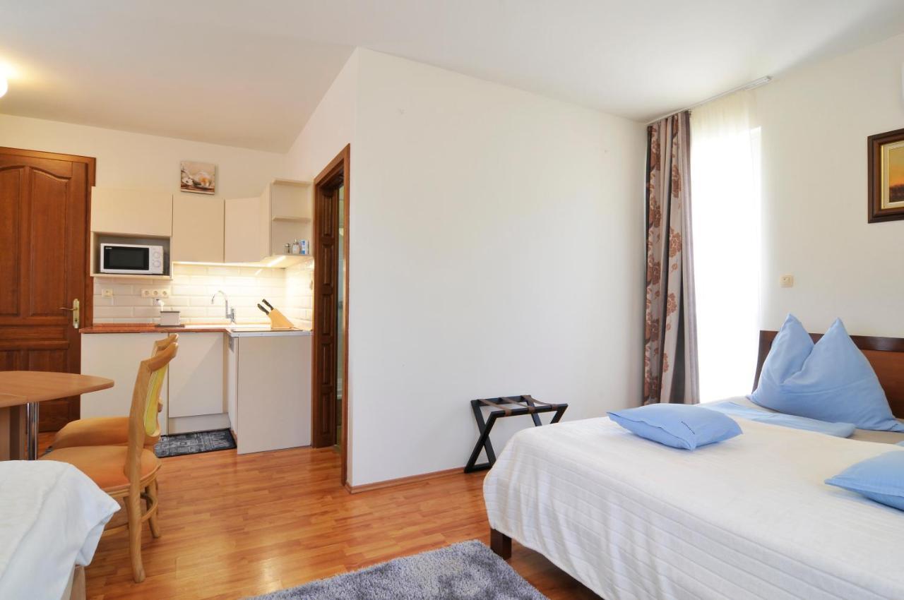 שיופוק Farkas Apartman מראה חיצוני תמונה