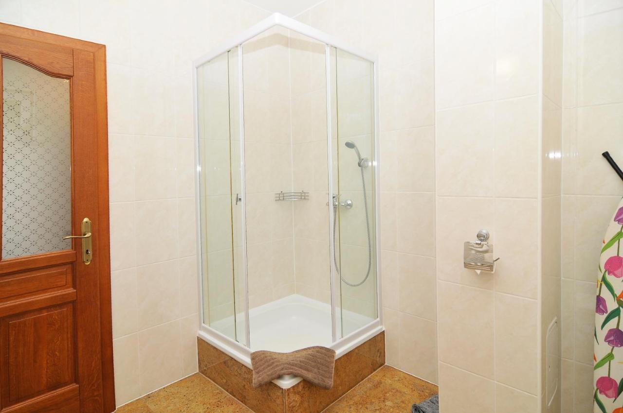 שיופוק Farkas Apartman מראה חיצוני תמונה