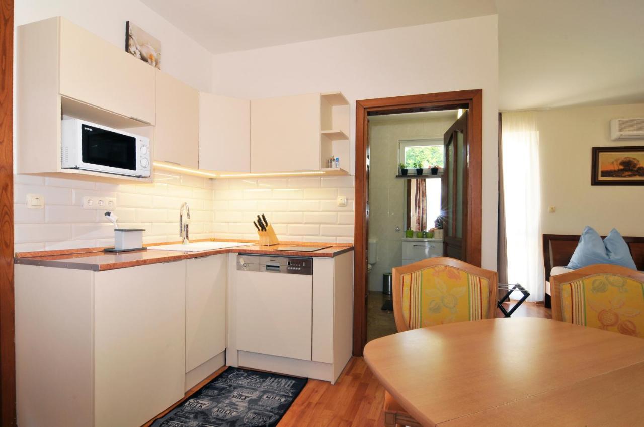 שיופוק Farkas Apartman מראה חיצוני תמונה