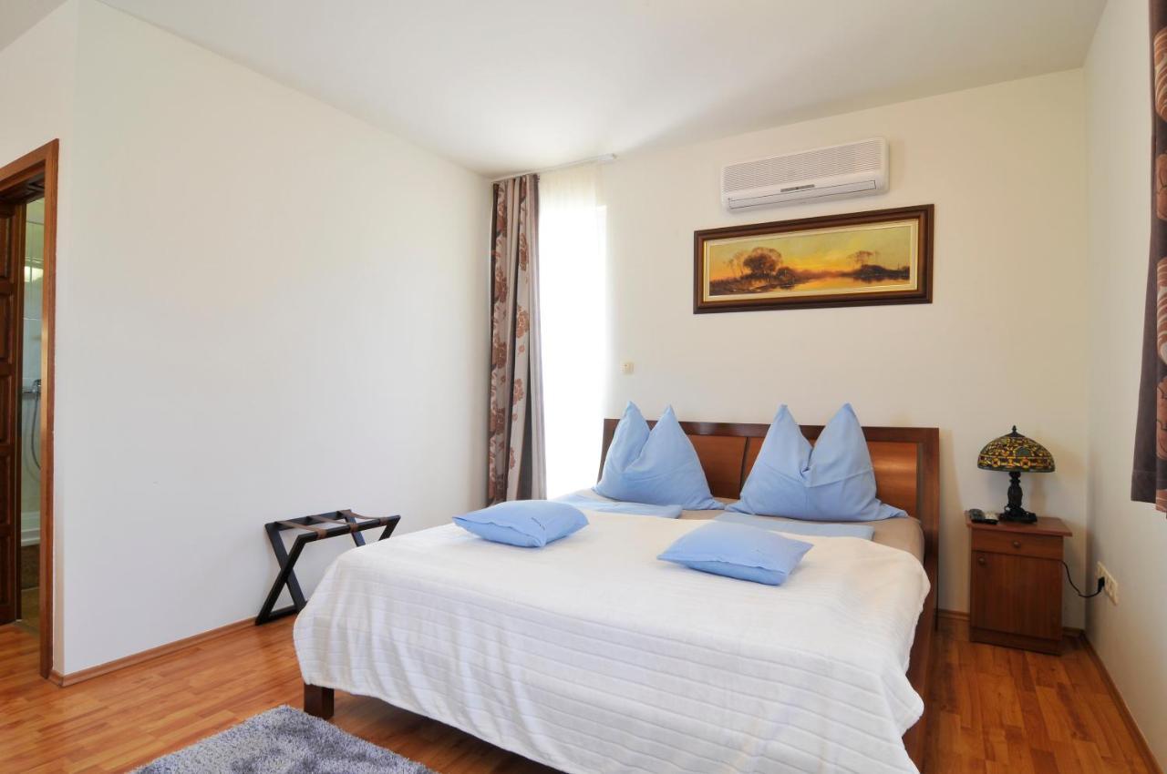 שיופוק Farkas Apartman מראה חיצוני תמונה